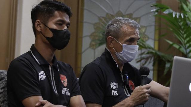 Pelatih PSM Makassar, Milomir Seslija (kanan)