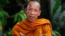 Mantan korban perbudakan Prasert Jakkawaro memberi keterangan saat diwawancara oleh The Associated Press di Samut Sakhon, Thailand, (28/3). Sekerang Prasert Jakkawaro menjadi biksu Buddha. (AP Photo / Sakchai Lalit)
