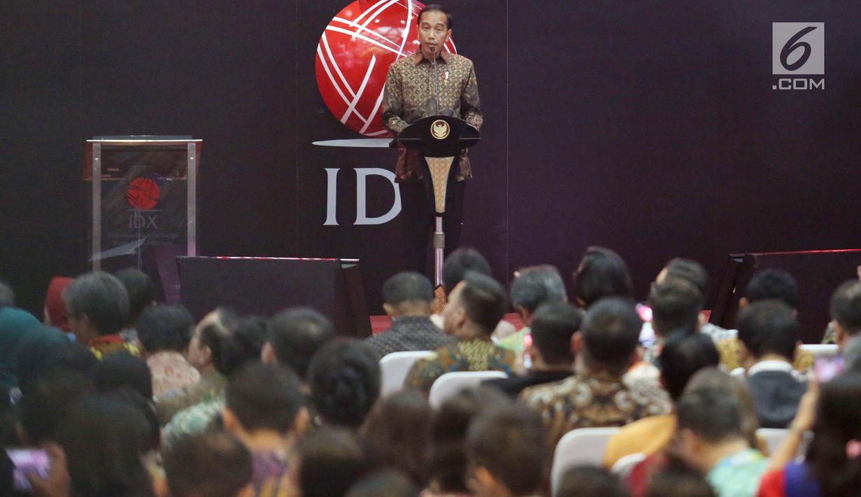 Presiden Joko Widodo memberikan sambutan pada penutupan index saham gabungan 2017 di BEI, Jakarta, Jumat (29/12). Perdagangan bursa saham 2017 ditutup pada level 6.355,65 poin, angka tersebut naik dibandingkan tahun 2016. (Liputan6.com/Angga Yuniar)