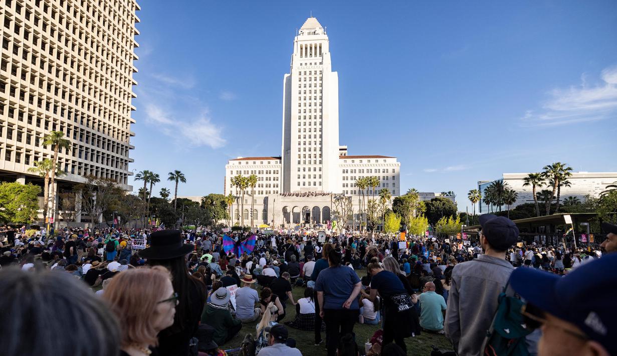 Unjuk rasa ini menjadi demonstrasi terbesar sejak Presiden Donald Trump kembali ke Gedung Putih. (ETIENNE LAURENT/AFP)