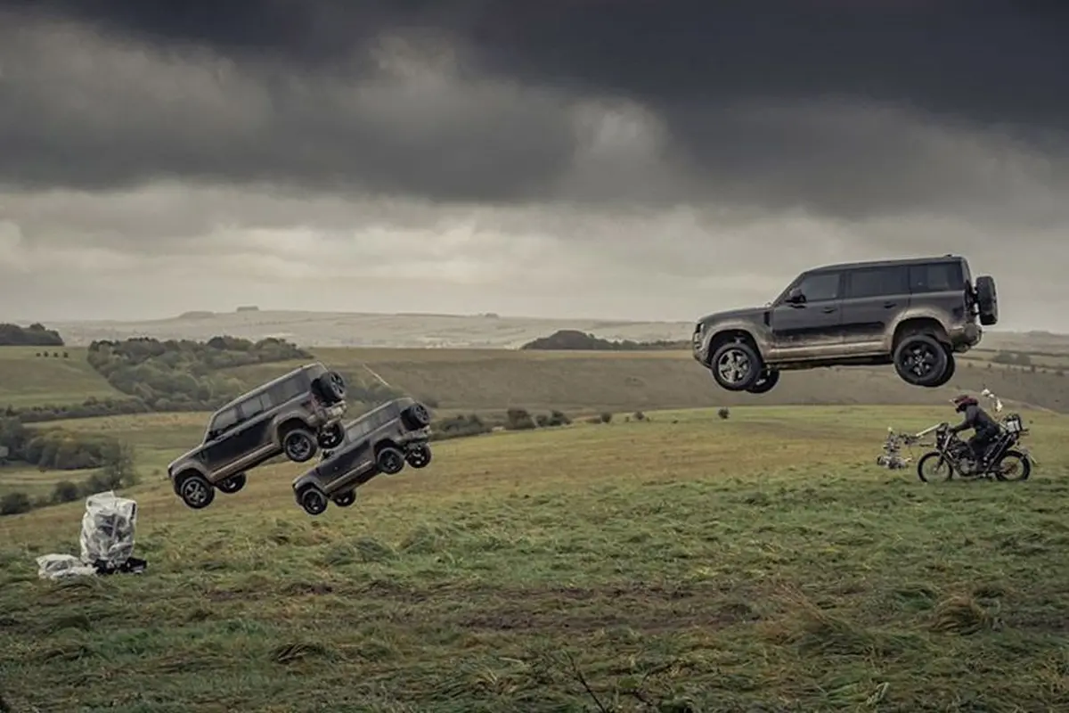 Land Rover Defender terbaru di film terbaru James Bond