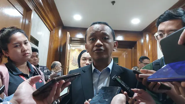 Menteri Investasi/Kepala Badan Koordinasi Penanaman Modal (BKPM) Bahlil Lahadalia di Kompleks DPR RI, Jakarta, Jumat (9/6/2023).