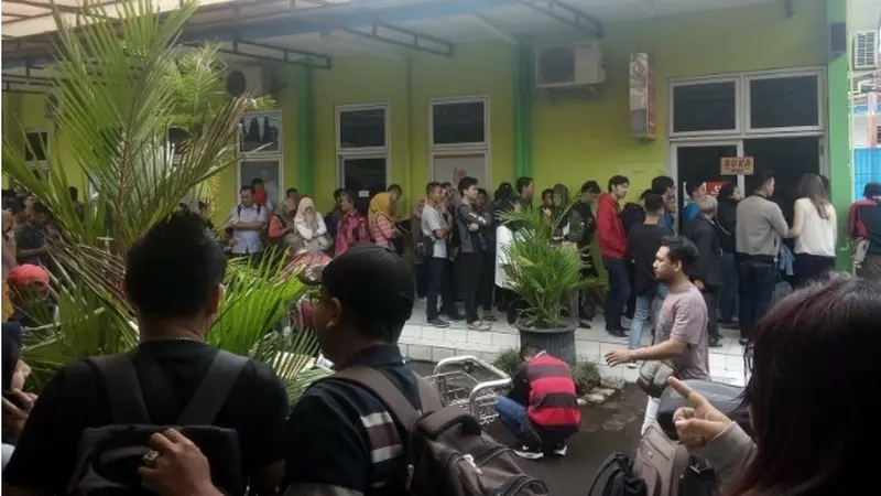 Antrean Calon Penumpang Pesawat di Bandara Adisutjipto