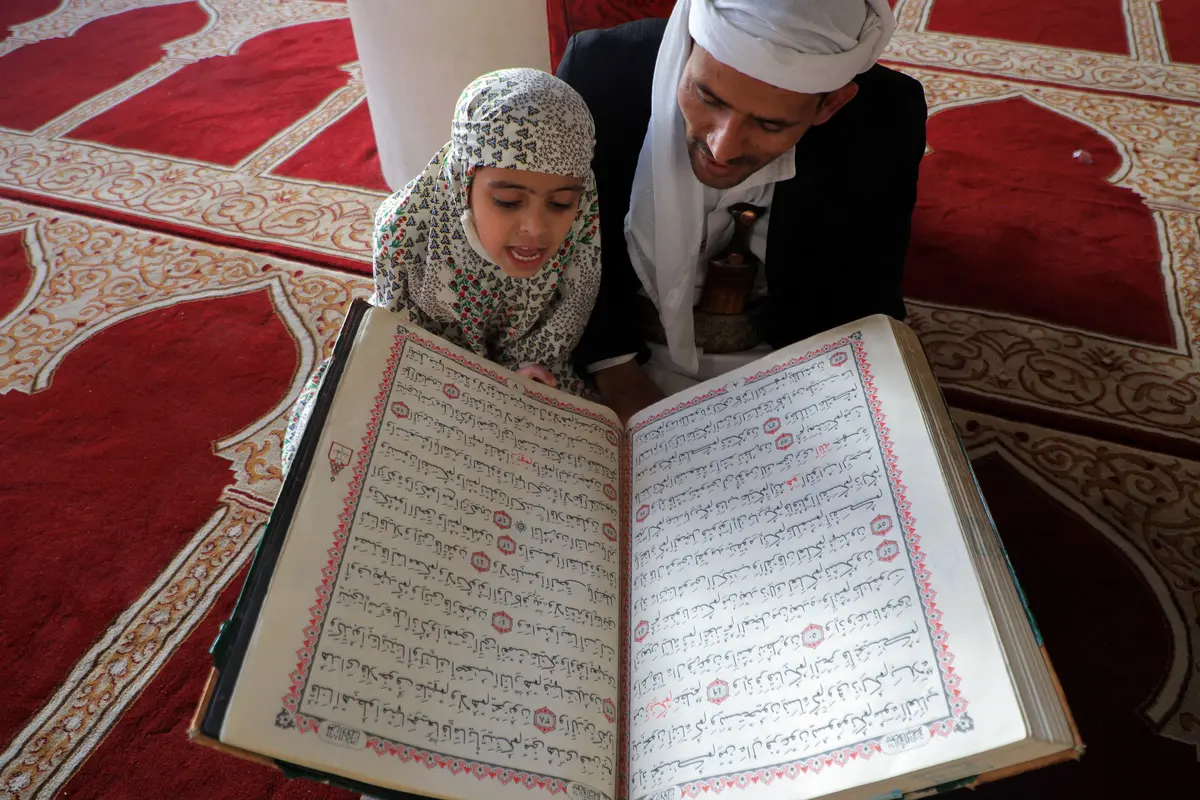 Tadarus Al-Qur’an Raksasa di Masjid Yaman