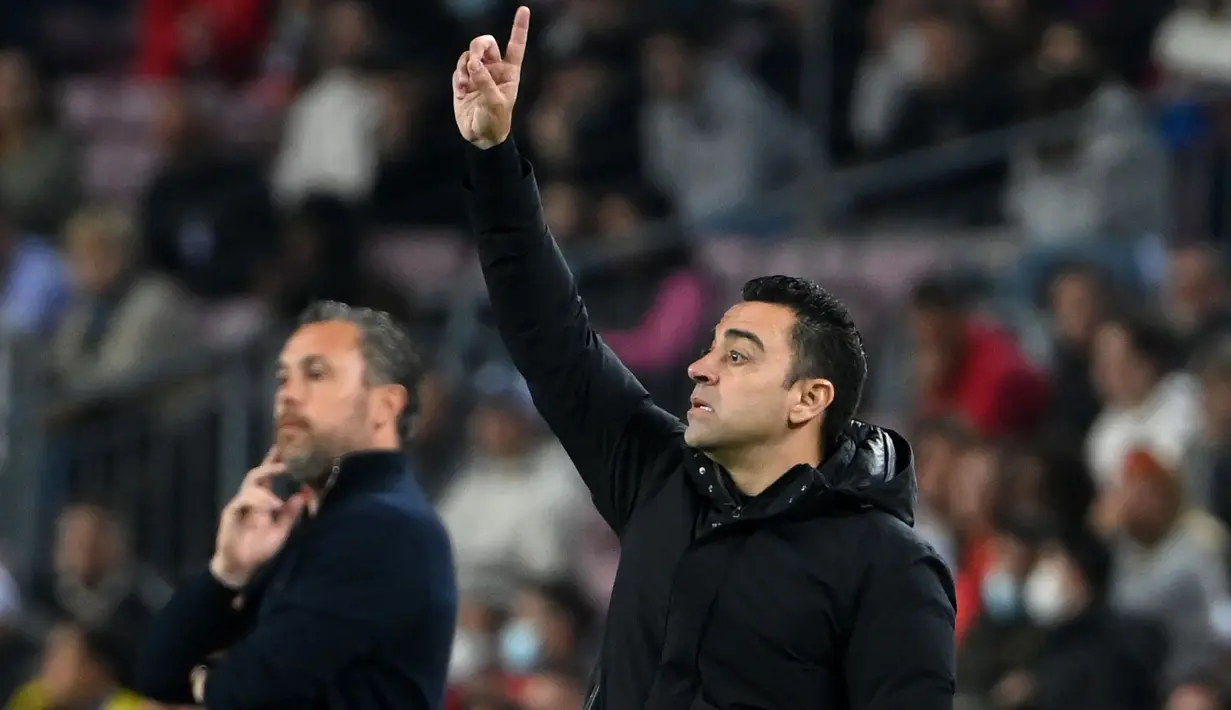 Kekalahan tersebut juga membuat Barcelona semakin terpaut jauh dari Real Madrid sebagai pemuncak klasemen. Oleh sebab itu, Xavi mengungkapkan tak ingin muluk-muluk selain finis empat besar guna bisa bersaing di Liga Champions musim depan. (AFP/Lluis Gene)