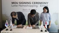 Penandatanganan Nota Kesepahaman (MoU) antara Managing Director Emtek Group Sutanto Hartono dengan CEO Lotte Home Shopping Lee Wan Sin di SCTV Tower pada Kamis (25/7/2019).