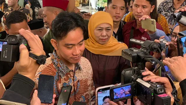 Wakil Presiden terpilih Gibran Rakabuming Raka bertemu dengan Khofifah Indar Parawansa dan Emil Elistiano Dardak. (Dian Kurniawan).