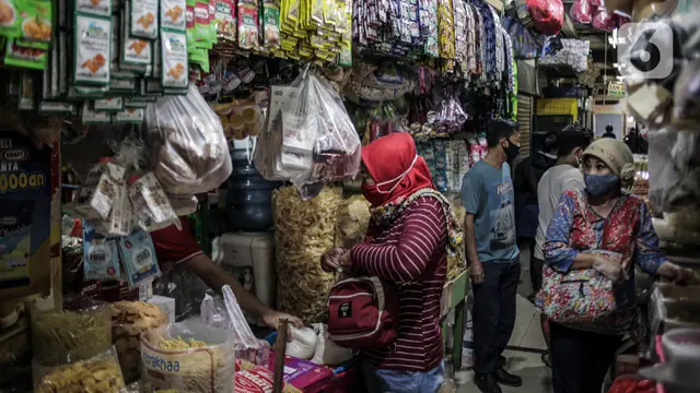 FOTO: Kembali Buka, Pasar Kebayoran Lama Terapkan Protokol Kesehatan COVID-19