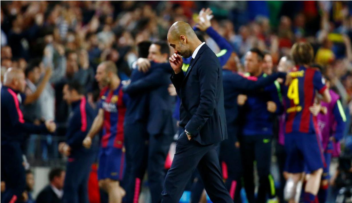 Ekspresi kekecewaan pelatih Bayern Muenchen, Pep Guardiola, setelah timnya kebobolan. (Reuters/Kai Pfaffenbach)
