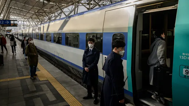 Suasana Stasiun Kereta Seoul Menjelang Liburan Imlek
