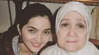 Setahun lalu janji Ashanty pada ibundanya, Hj. Ratu Farida Siddik saat masih hidup. Pertanyaan Ashanty saat sang ibunda merayakan ulang tahun, ia menanyakan pada ibundanya untuk merayakannya. (Instagram/ashanty_ash)