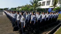 Sebagai bentuk solidaritas dan tanda berkabung, Rabu (30/04/14) para taruna mengenakan  pita hitam melingkar di lengan kiri selama seminggu (Liputan6.com/Johan Tallo)