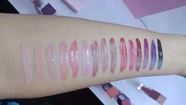 Kiss Me More, Lipstik 16 Warna yang Sesuai dengan Suasana Hati