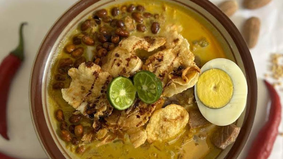 13 Rekomendasi Tempat Makan Enak Dekat Pasar Baru Bandung 2026, dari Legendaris sampai Kekinian