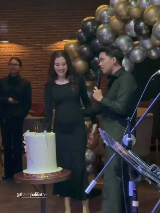 Aaliyah Massaid Serba Chanel saat Berikan Kejutan Ulang Tahun Suaminya. [@elinaaaajoerg]