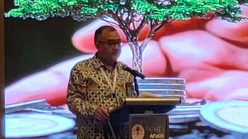 Simposium Nasional dengan tema “Standar Produk Hasil Hutan dalam Ekonomi Sirkular untuk Konstruksi Hijau” oleh KLHK.