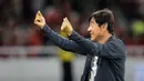 <p>Selebrasi pelatih Timnas Indonesia, Shin Tae-yong ke arah suporter merayakan kemenangan 1-0 atas Vietnam setelah berakhirnya laga Grup F kualifikasi Piala Dunia 2026 Zona Asia di Stadion Utama Gelora Bung Karno (SUGBK), Senayan, Jakarta, Kamis (21/3/2024). (Bola.com/Bagaskara Lazuardi)</p>