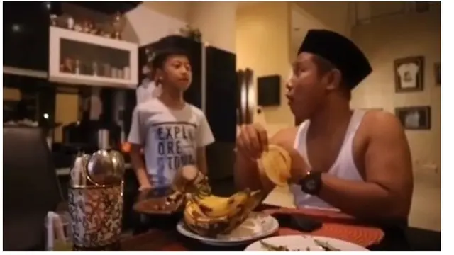 Ruang makan di rumah Narji terlihat luas dan nyaman.