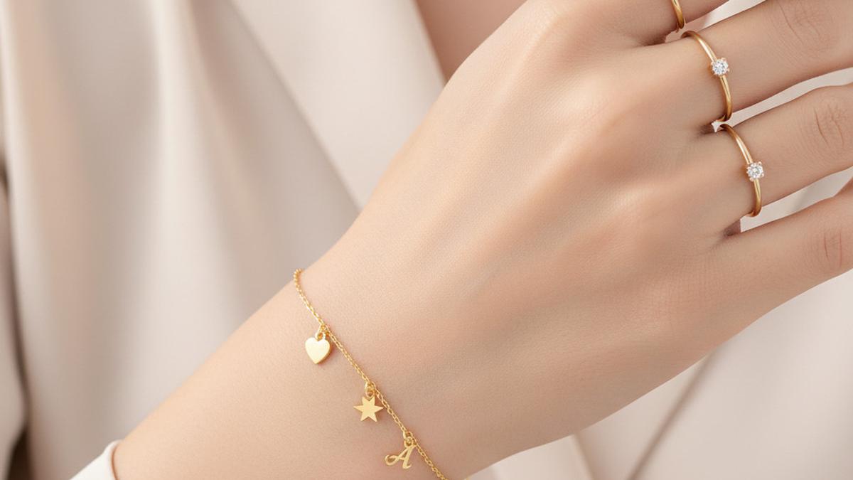 12 Desain Gelang Emas Tipis yang Cocok untuk Acara Formal, Simple tapi Mewah