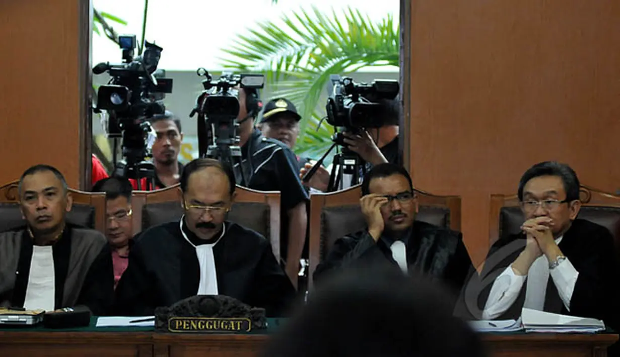 Sidang lanjutan praperadilan Budi Gunawan kepada KPK yang dihadiri tim kuasa hukum Komjen Pol Budi Gunawan dan tim kuasa hukum KPK di PN Jakarta Selatan, Senin (9/2/2015). (Liputan6.com/Johan Tallo)