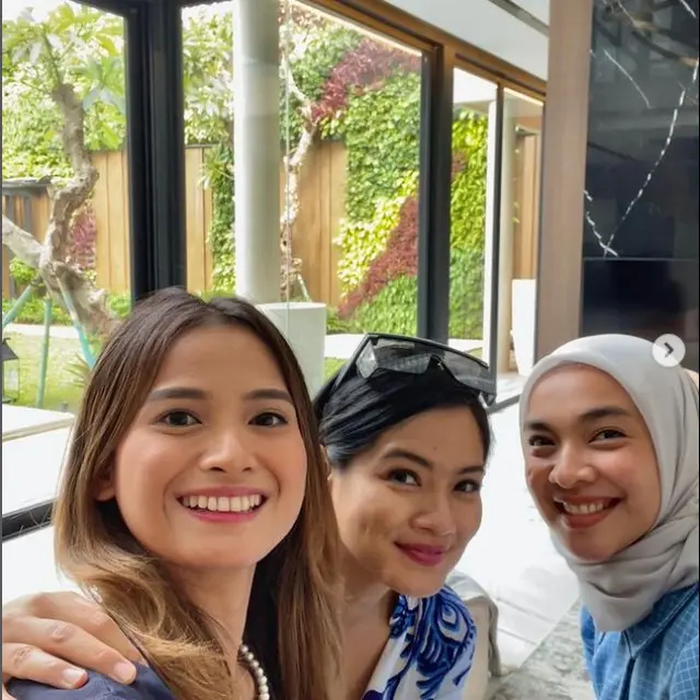 6 Momen Acha Septriasa, Titi Kamal, dan Tika Bravani Reuni Film Shy Shy Cat, Kompak