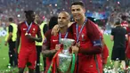 Tidak ada yang meragukan kemampuan dan eksistensi Cristiano Ronaldo bersama Timnas Portugal. Saking mendominasinya, pengaruh negatif justru dirasakan oleh 5 pemain berikut yang pensiun lebih cepat akibat sering menjadi kekasih bayangan alias pemain cadangan. (AFP/Valery Hache)