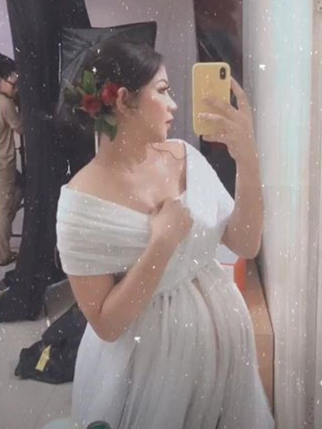 6 Potret Maternity Eriska Keysa Istri Young Lex, Cantik Menawan