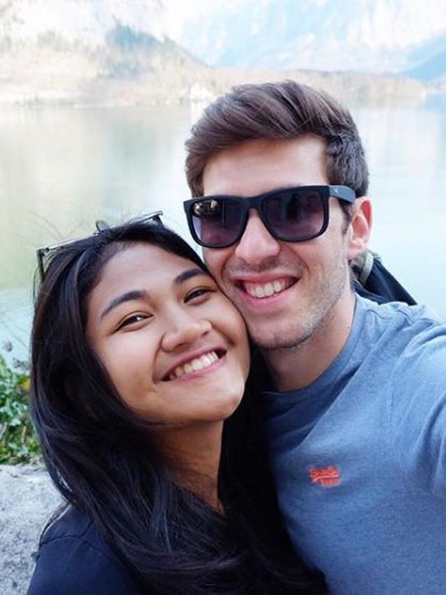 Kini Jarang Tereskpos, Ini 6 Potret Khansa Idol dan Suami yang Menetap di London