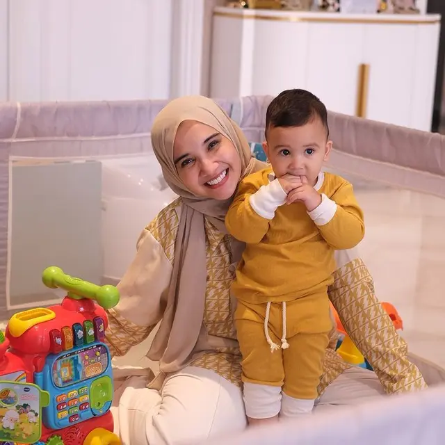 Zaskia Sungkar dan Ukkasya. (Foto: Instagram/zaskiasungkar15)