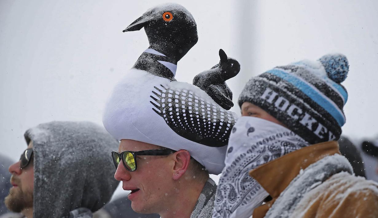 Para pendukung Minnesota United tampak kecewa usai tim kesayangannya ditaklukkan Minnesota United. Ini merupakan kekalahan telak beruntun yang kedua, sebelumnya mereka juga takluk 1-5 dari Portland Timbers. (AP/Elizabeth Flores)