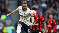 Liga Inggris dipenuhi banyak striker top dari musim ke musim yang menjadi andalan klubnya masing-masing. Dari beberapa striker top di Liga Inggris, 5 striker senior berikut terbilang menjadi sosok yang setia bersama klubnya hingga kini karena telah 5 musim lebih tak berpaling ke lain klub. Siapa saja? Berikut daftar kelimanya. (AFP/Adrian Dennis)
