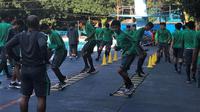Timnas Indonesia U-19 hanya berlatih ringan di Hotel Olympic, Yangon, Myanmar, menjelang laga semifinal melawan Thailand. (Bola.com/Aning Jati)