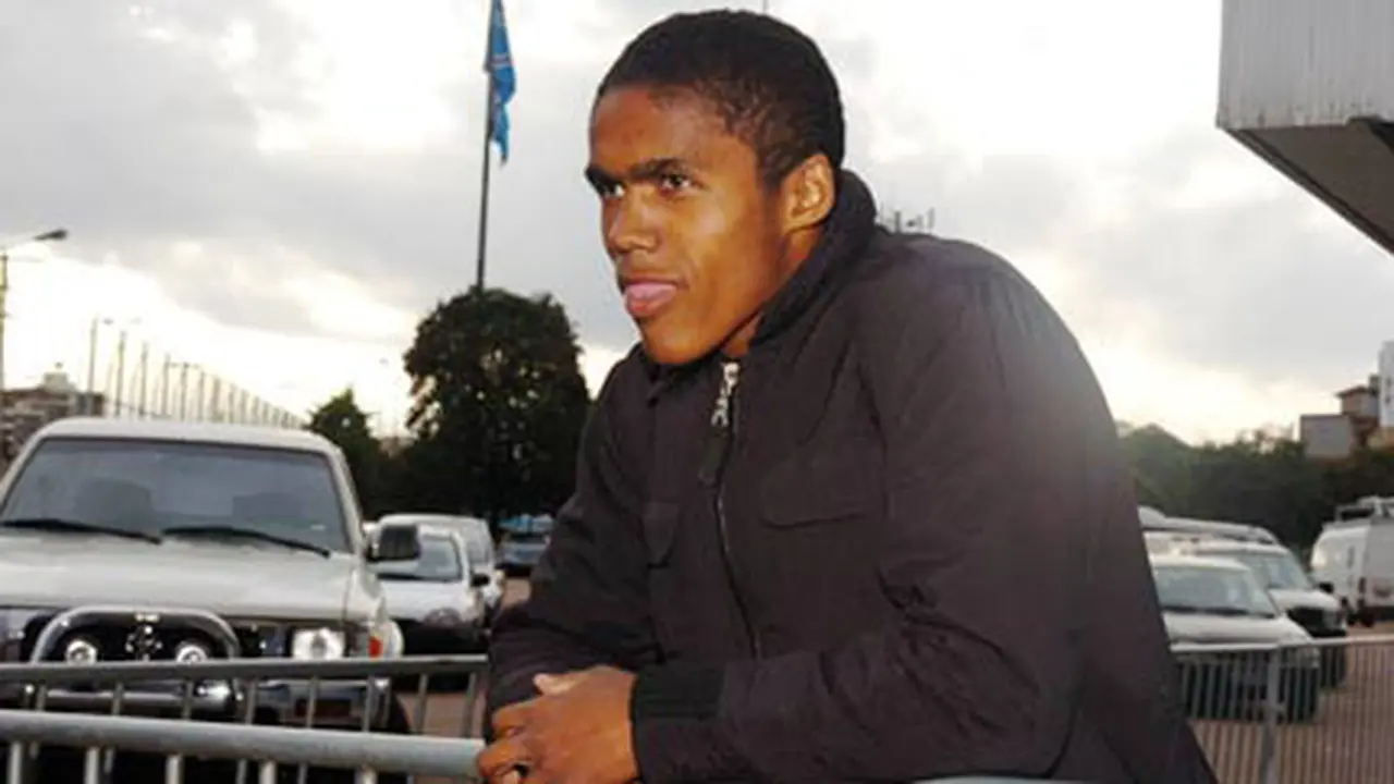img_douglas_costa-1.jpg