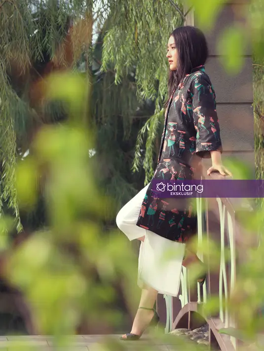 Gadis cantik muda dan berbakat, itulah gambaran pada pemeran Natasha Wilona. Saat berbincang dengan Bintang.com beberapa waktu lalu, ia mengaku baru sekali berpacaran. Bahkan tidak mudah jatuh cinta. (Bambang E. Ros/Bintang.com)