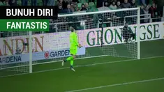 Berita video momen bek milik Chelsea, Fankaty Dabo, mencetak gol bunuh diri fantastis dari jarak 32 meter pada laga Eredivisie 2017-2018.