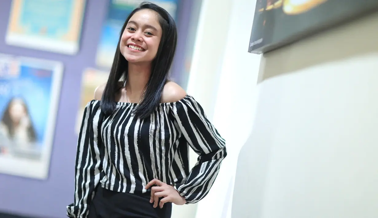 Salah satu yang merasa beruntung adalah Lesti. Perempuan cantik asal Bandung itu merasa bersyukur lantaran lewat Indosiar, bakat terpendamnya bisa disalurkan. Dan sekarang menjadi salah satu bintang dangdut. (Adrian Putra/Bintang.com)