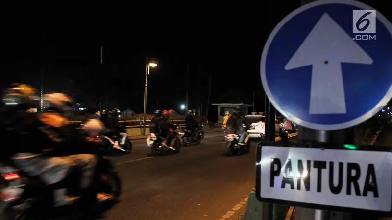 Pemudik Sepeda Motor Padati Jalur Kalimalang