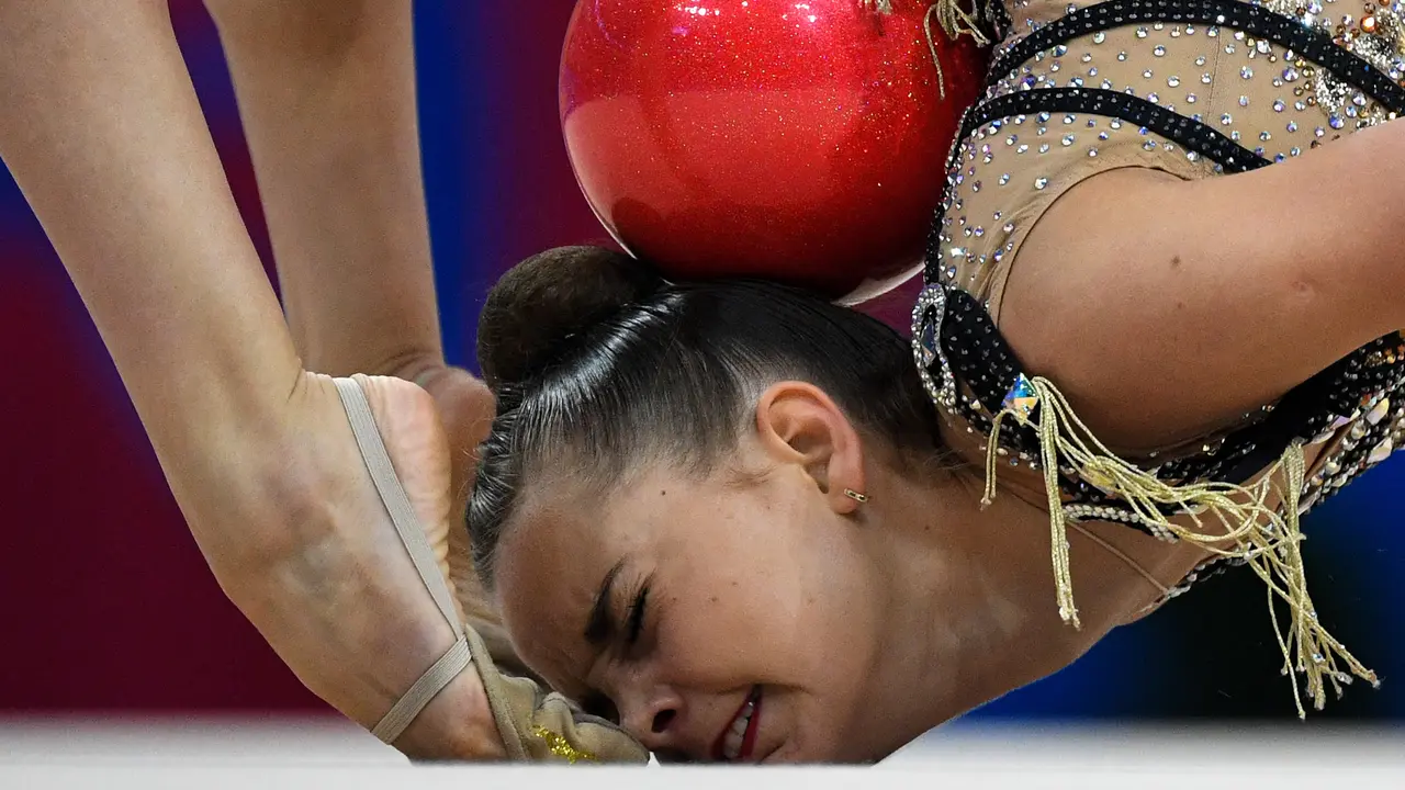 Aksi Pesenam Ritmik Dunia di Olimpiade Eropa 2019