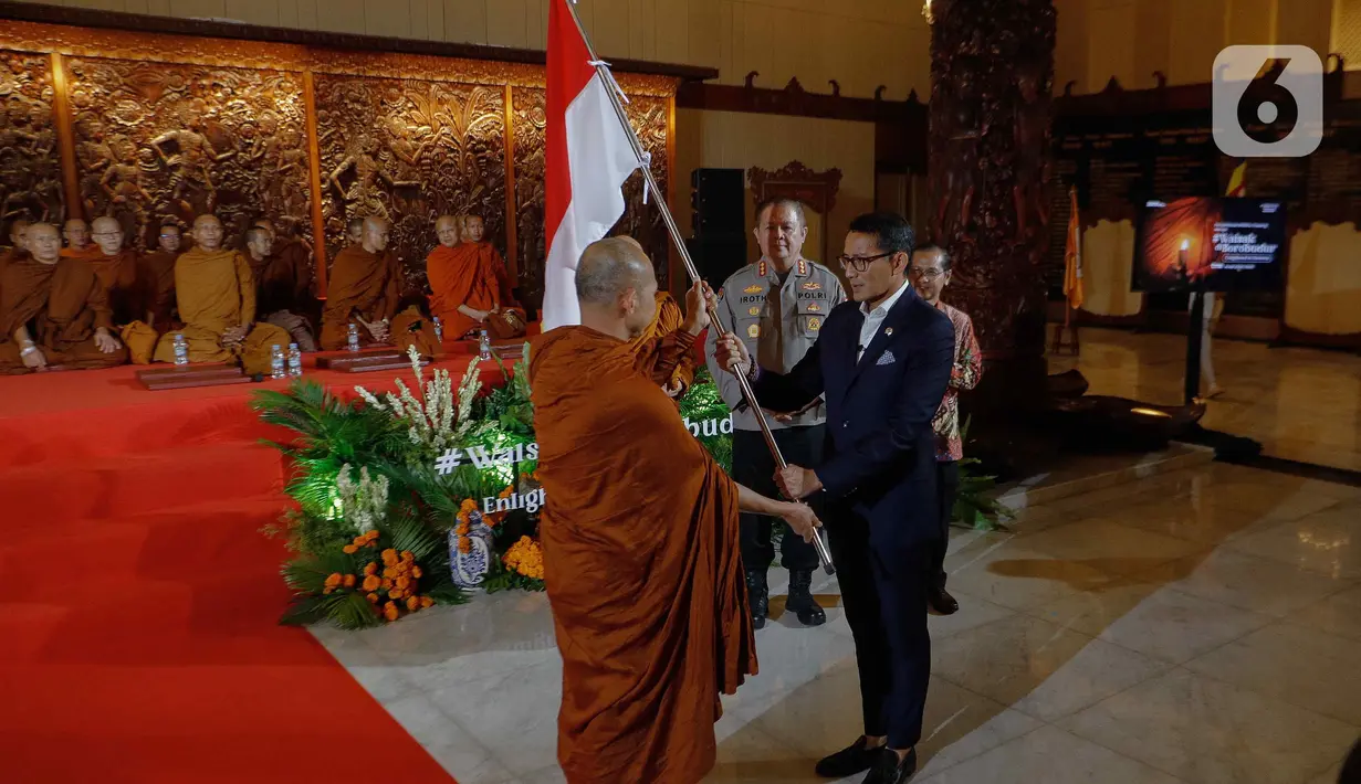 Thudong merupakan perjalanan spiritual yang dilakukan oleh para bhante atau biksu dengan berjalan kaki sepanjang ribuan kilometer. (Liputan6com/Herman Zakharia)