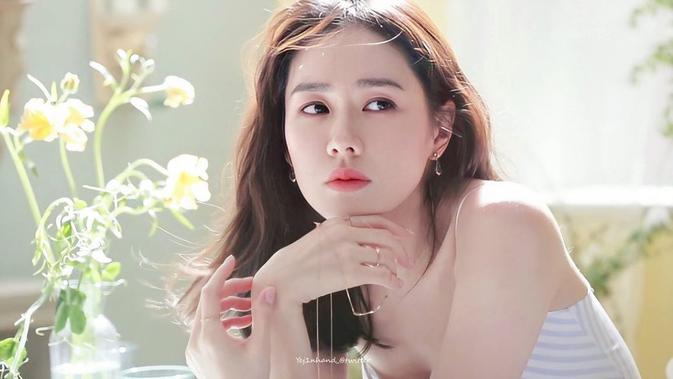 7 Pesona Son Ye Jin, Artis Korea yang Dinobatkan Jadi ...
