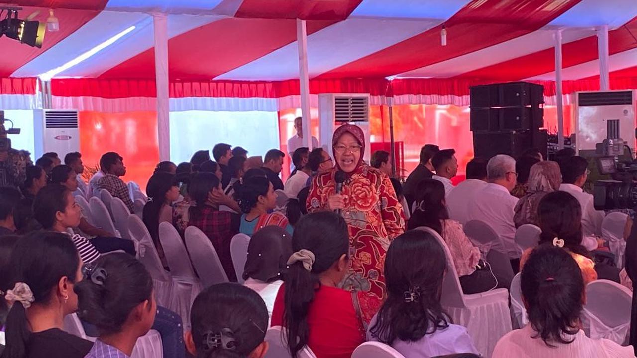 Menteri Sosial (Mensos) Tri Rismaharini saat memberikan motivasi terhadap anak-anak muda di Kupang, Nusa Tenggara Timur (NTT).