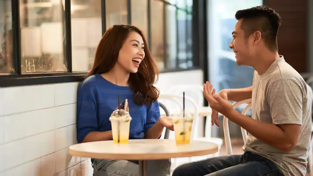 perempuan dan membuka hati