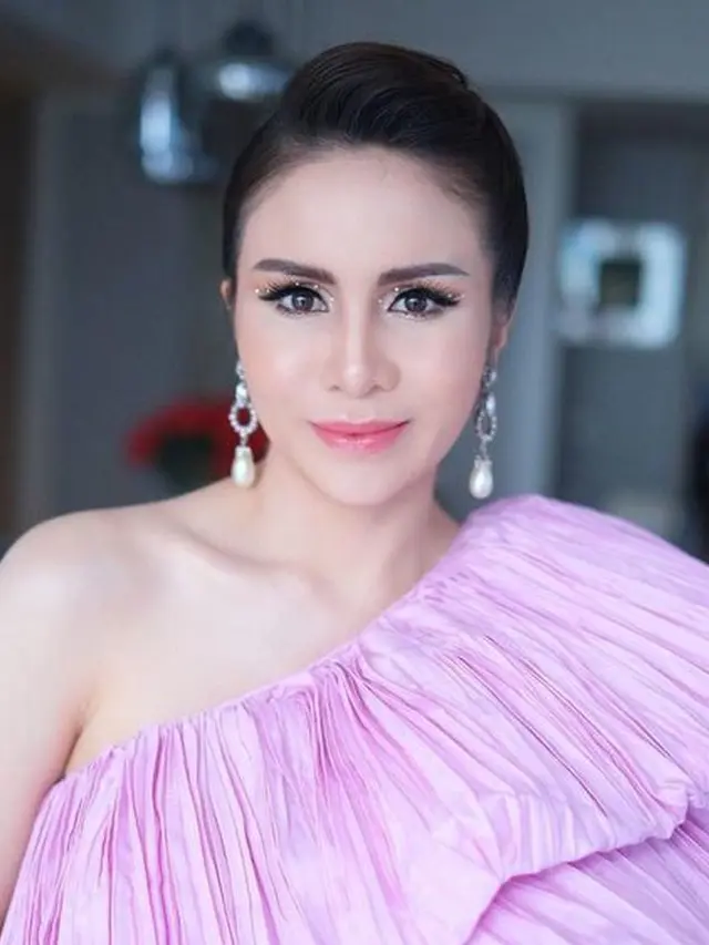 7 Transformasi Momo Geisha dari Vokalis Tomboi Hingga Berubah Drastis Usai Menikah