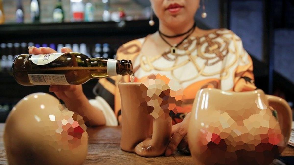 Nikmati Sensasi Makan di Restoran Paling Vulgar, Berani Coba