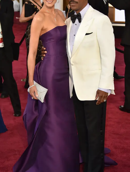 Sebelum hubungannya dengan Paige Butcher, Eddie Murphy juga dikaruniai seorang anak oleh Melanie B eks Spice Girls. Kini Eddie Murphy dan Paige Butcher tengah menunggu buah hati mereka yang akan menjadikan Eddie ayah dari sembilan anak. (AFP/Bintang.com)