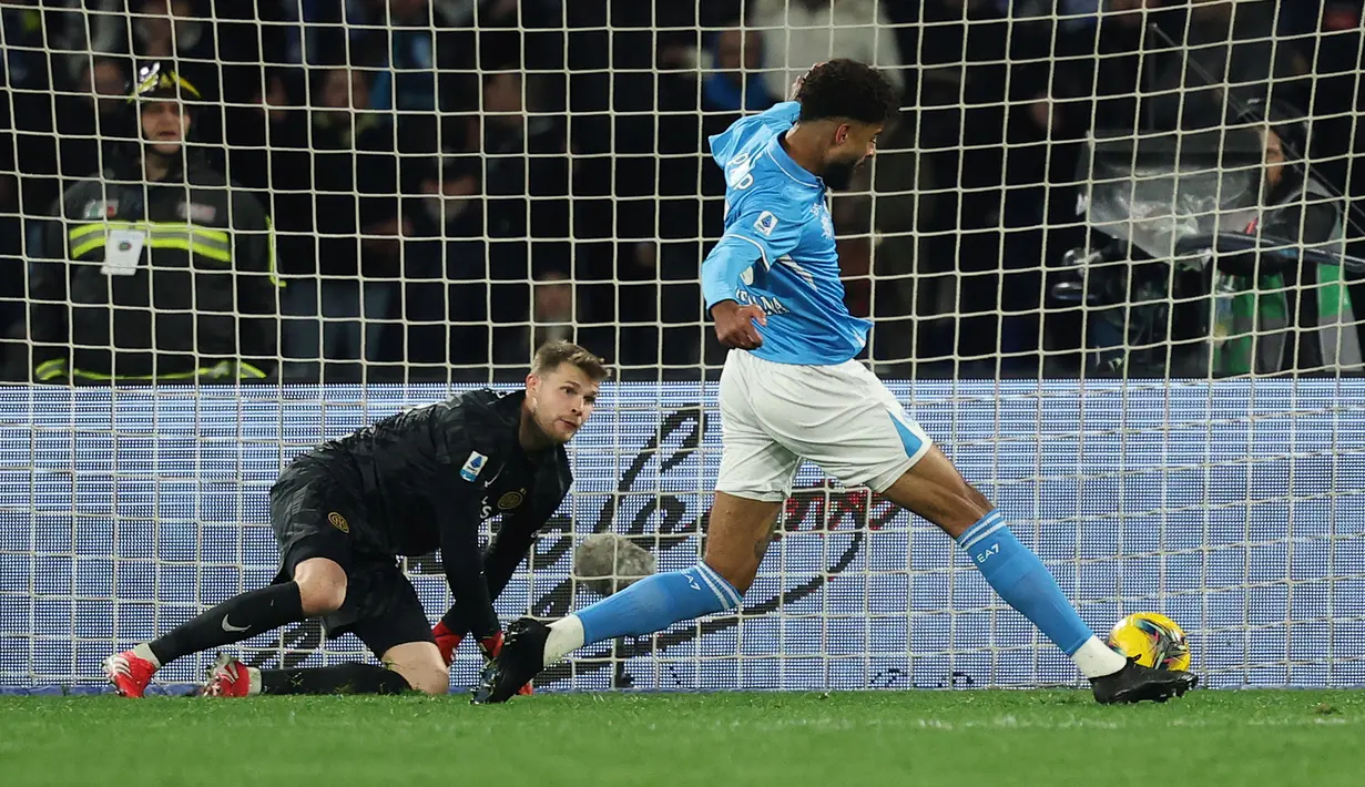 Inter Milan unggul di laga ini berkat gol Federico Dimarco di babak pertama. Namun Napoli mampu menyamakan kedudukan berkat gol Philip Billing di akhir babak kedua. (Alfredo Falcone/LaPresse via AP)