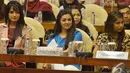 Tiga artis cantik pemeran Mahabaratha saat menghadiri dialog "Diplomasi Budaya Melalui Pendekatan Pop Culture", Jakarta, Kamis (18/12/2014). (Liputan6.com/Andrian M Tunay)