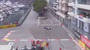Tak berselang lama virtual safety car kembali muncul pada sesi latihan kedua ajang F1 GP Monaco, Kamis (26/5). Rio Haryanto (Manor) kehilangan kendali mobil saat keluar terowongan dan akan memasuki tikungan zigzag dan menabrak pembatas. (twitter.com/F1)