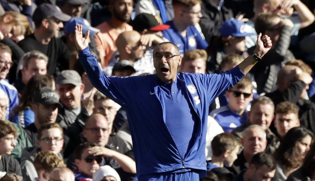 Pelatih Chelsea, Maurizio Sarri, saat melawan Manchester United pada laga Premier League di Stadion Stamford Bridge, Sabtu (20/10/2018). Kedua tim bermain imbang 2-2. (AP/Matt Dunham)