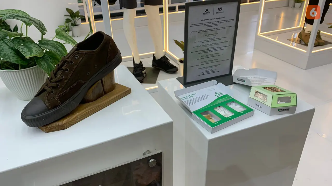 Salah satu pelaku usaha yang ada di acara SMEs Future Village beralih menggunakan bahan daur ulang demi mewujudkan sustainability. (Liputan6.com/Benedikta Miranti)